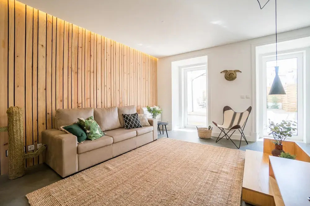 Wood Wall & Garden Apartment