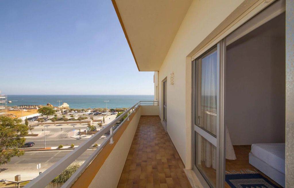B43 - Spotless Seaview Apartment