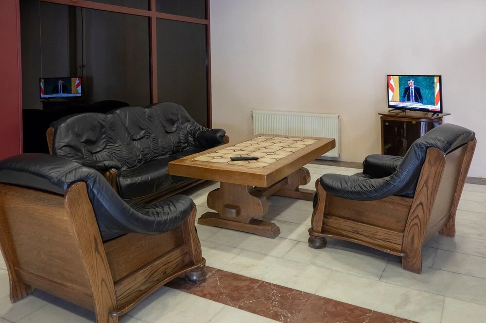 Leader Hotel