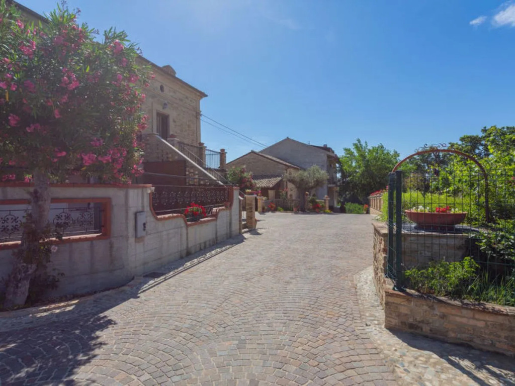 Borgo Agrituristico Il Pino (ONA200)
