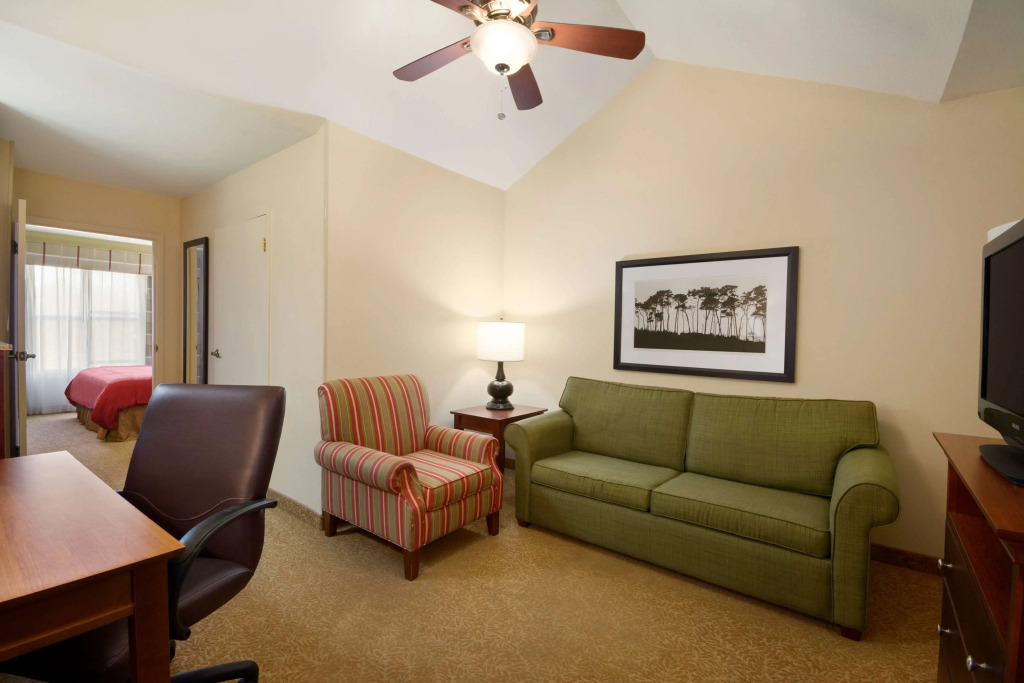 Baymont Inn & Suites by Wyndham Morrow - Atlanta I-75 South