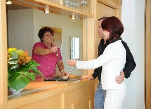 Gasthof zur Post Hotel und Parkplatz