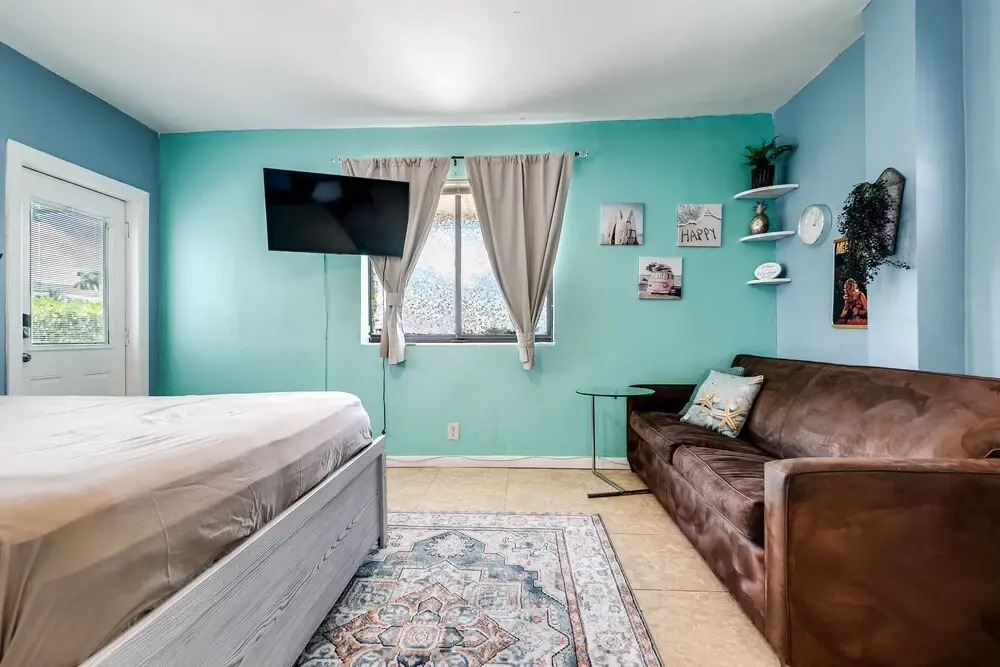 Studio Townhouse 2 blocks from Beach