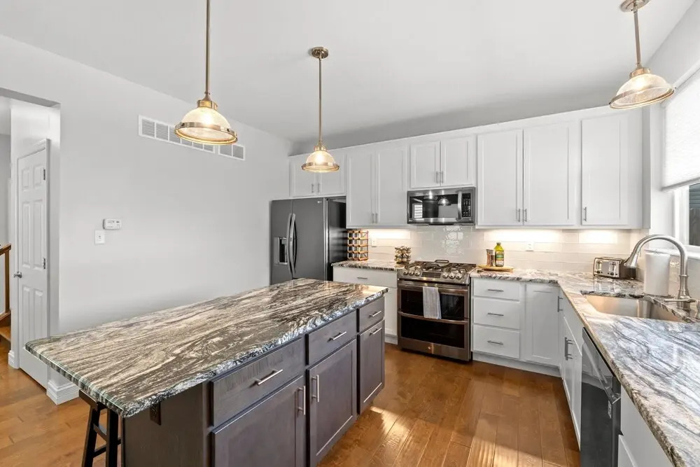 Modern Home W/garage Near SLU JZ Vacation Rentals