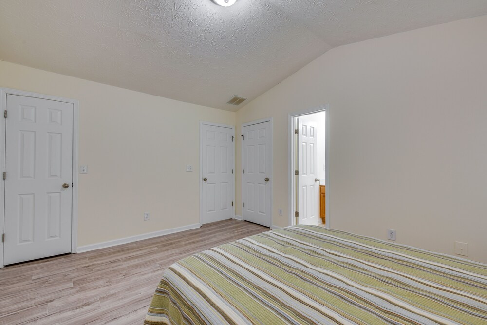 Bright Decatur Townhome ~ 10 Mi to Atlanta!