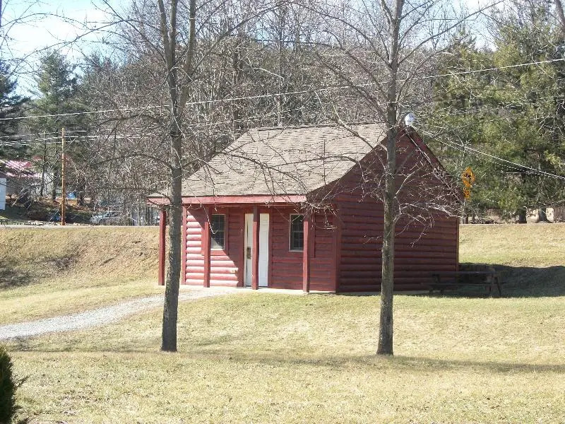Mohican Little Brown Inn Loudonville
