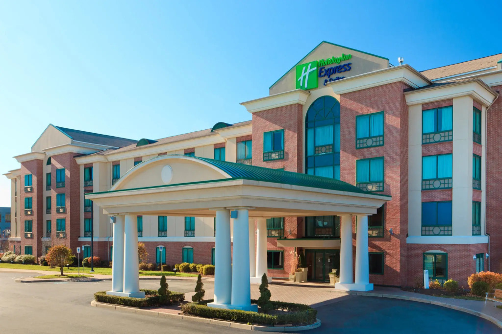 Holiday Inn Express Hotel & Suites Warwick-Providence Airport by IHG