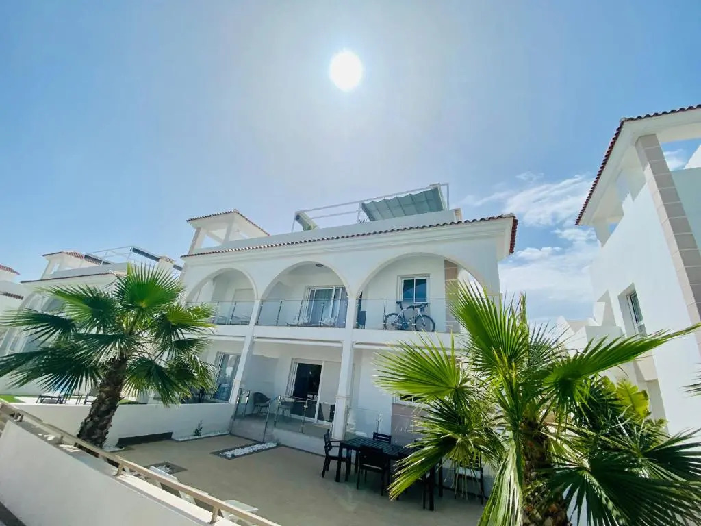 Fortuna Penthouse with roof terrace, AC and pool