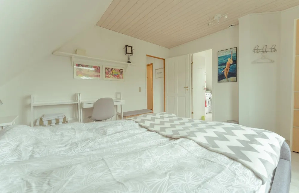 Great 3 BR Loft Apt - Views-Free Parking