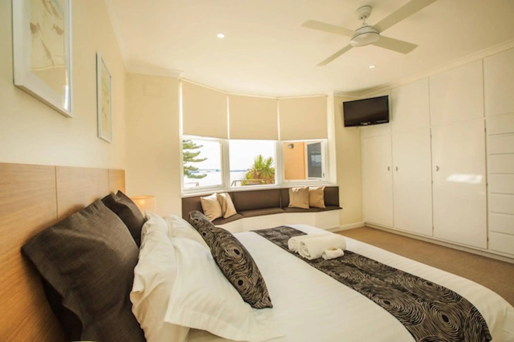 Bay 10 - Suites and Apartments