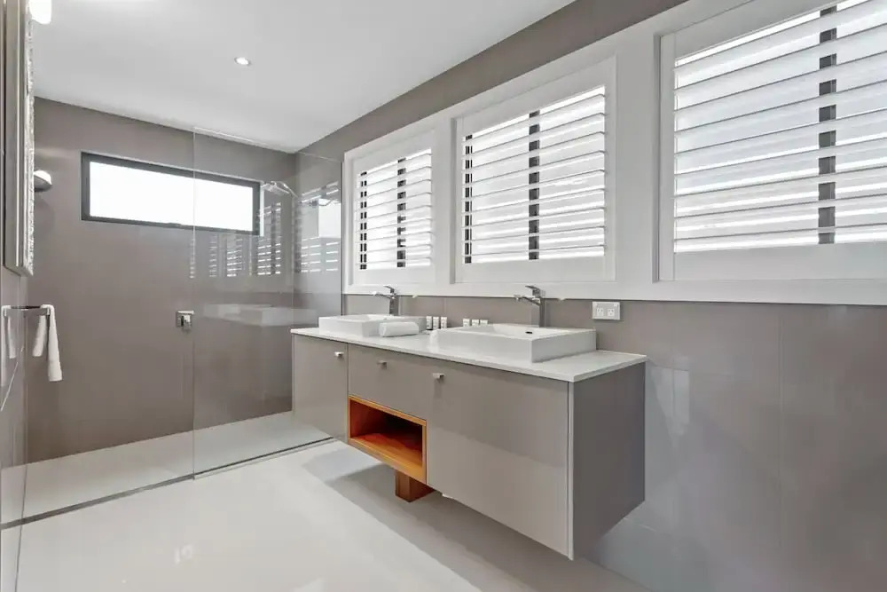 Beachfront 3-bed With Private Pool & Fireplace