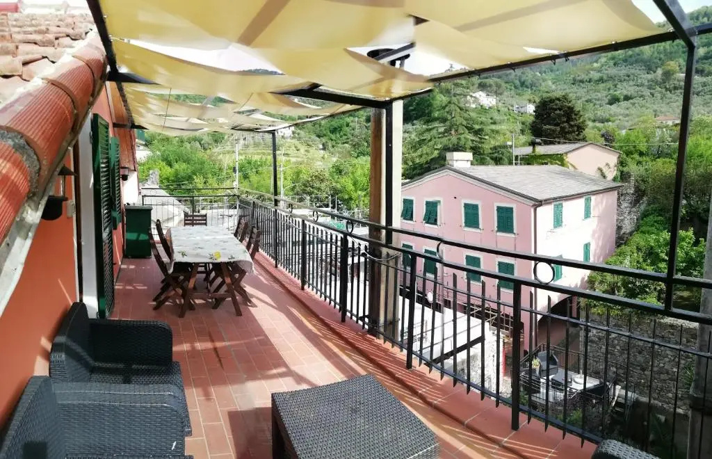 DELIZIOSO ATTICO CON AMPIO TERRAZZO e GARAGE A DUE PASSI DAL MARE e DALLE CINQUETERRE LT-0485