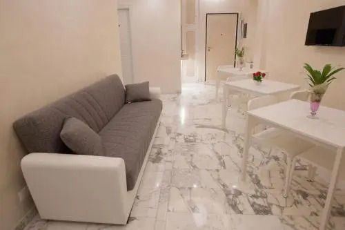 Sonny Capone Al Vaticano Family Apartment