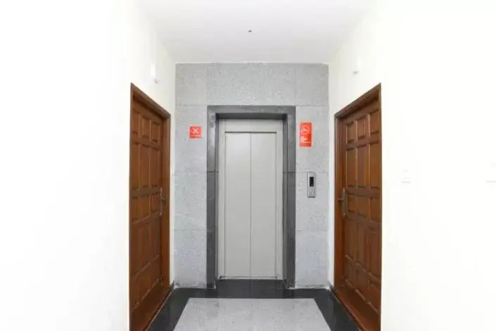 THE POSH RESIDENCY, ECR