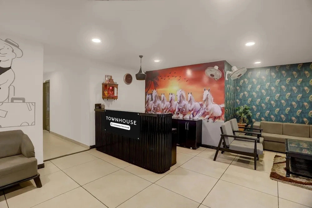 Townhouse Mumfordganj APS Inn