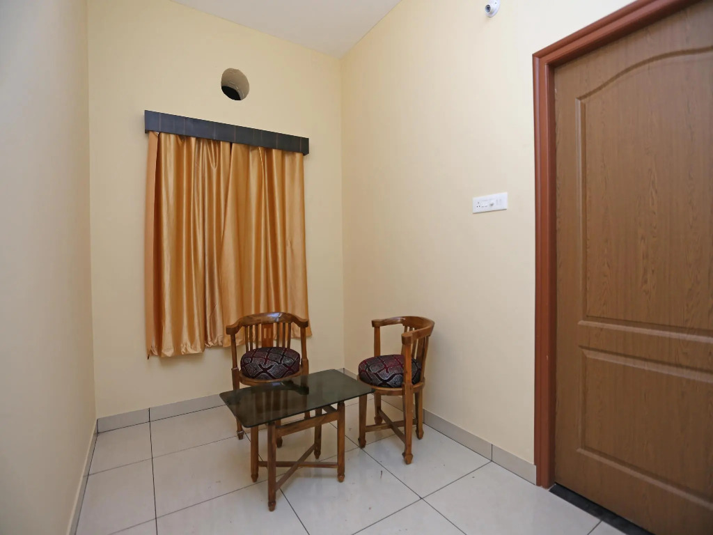 OYO Flagship 27030 Hotel Blue Bell