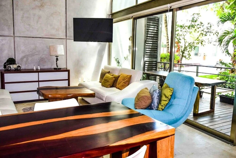 LUXURY CONDO STEPS FROM 5th AV & BEACH