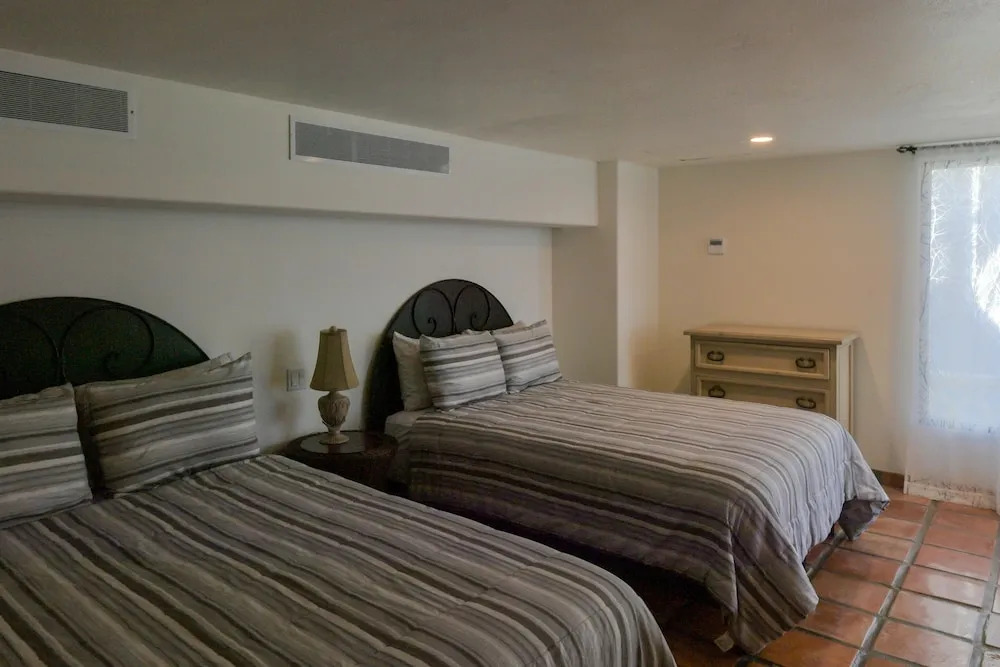 Large Villa for up to 32 People Near Medano Beach: Villa Diamante de Law