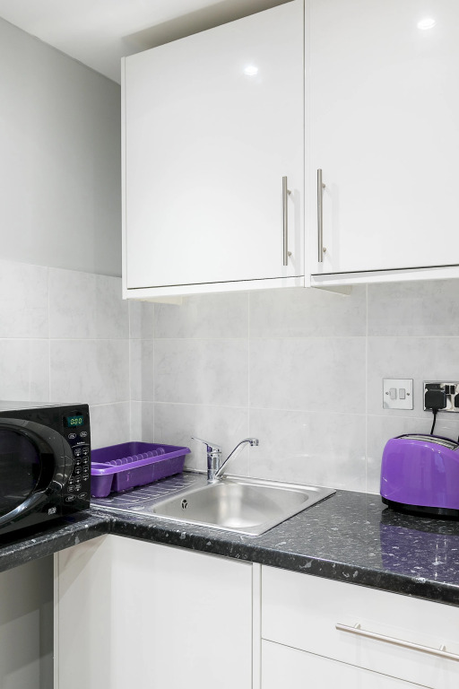 1-bedroom modern flat just off Oxford st