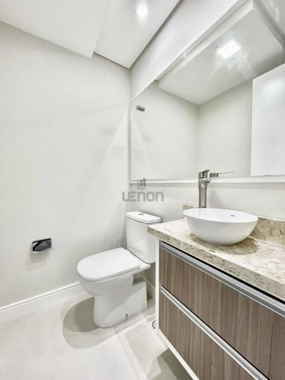 180 - Lindo apartamento com 02 suítes em Mariscal