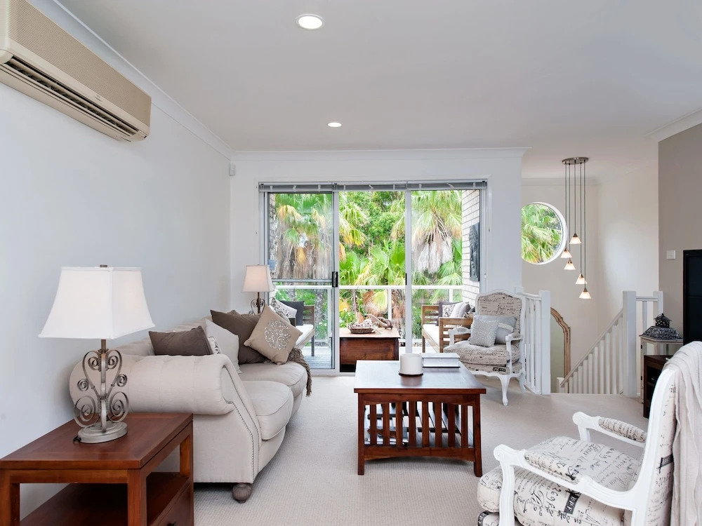 Rocky Point Road, Fantasea, 3, 75