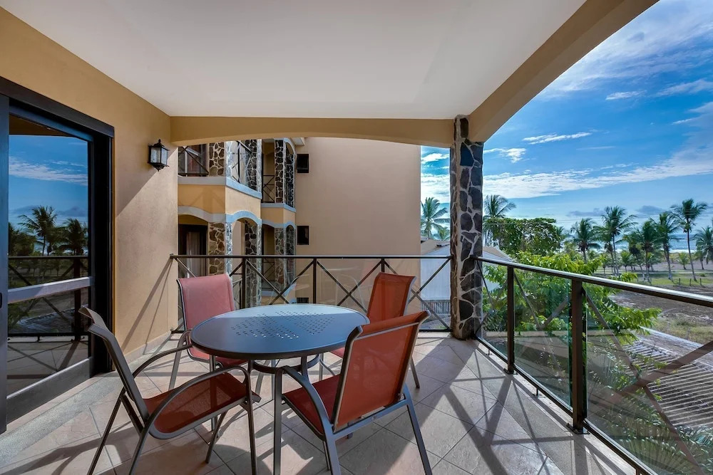 3br/2.5ba Designer Condo in Beachfront Community