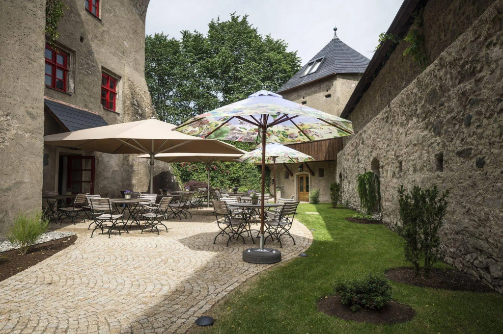 TAUROA Schloss Gabelhofen