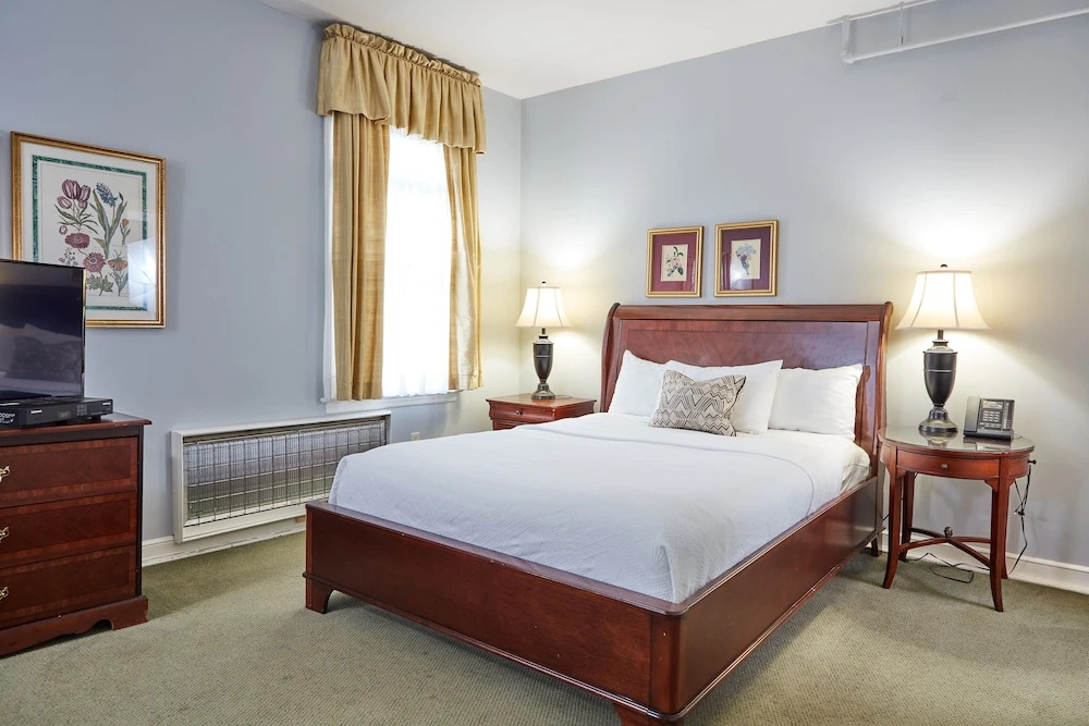 Inn at Longshore