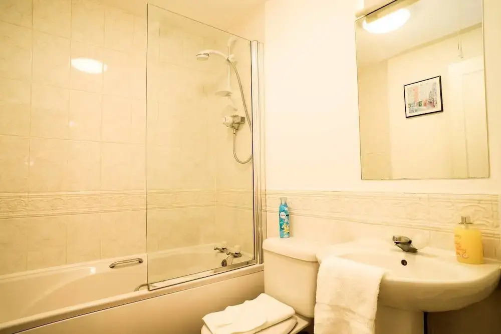 JOIVY Gorgeous Stockbridge Apt With Underground Parking