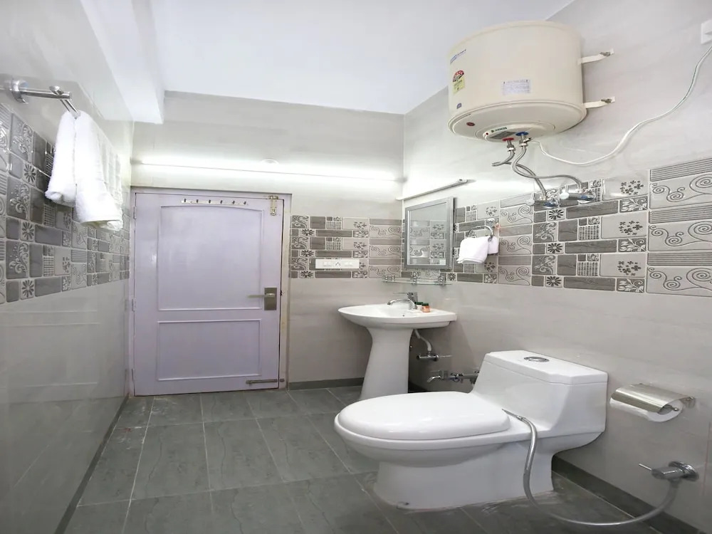 OYO 9838 Home 2BHK Whistling Pines Bharari