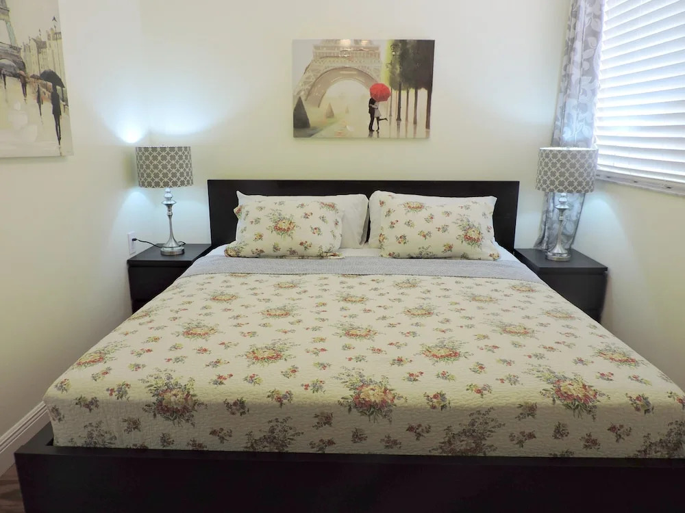 Seabreeze Beachside Studio #3 for 3 Great Location