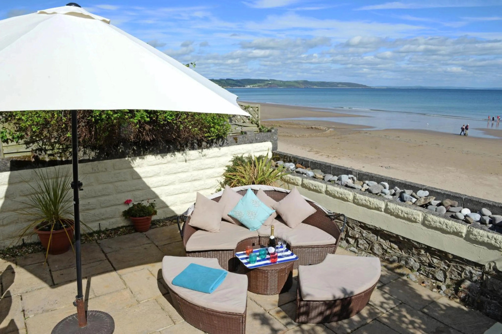 Gone to the Beach - Luxury Cottage Sea Views Direct Access to Beach Pet Friendly