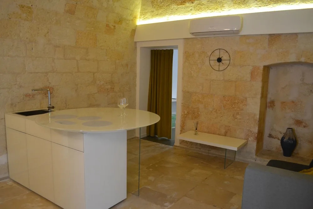 Corte Cairoli B&B and Suites