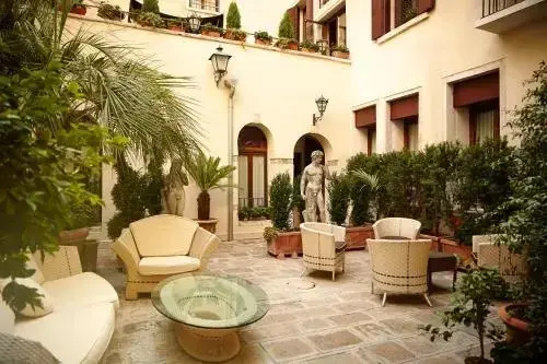 Paruta House Family Apartments