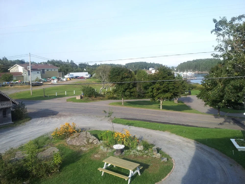 Deer Island Inn