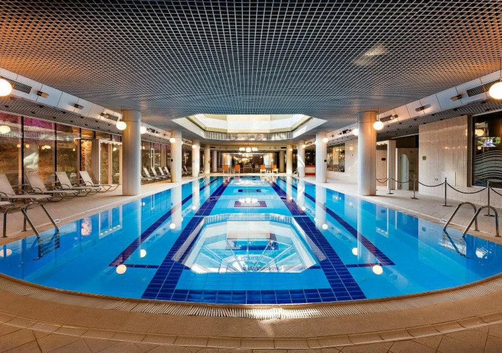 Hotel Aro Palace