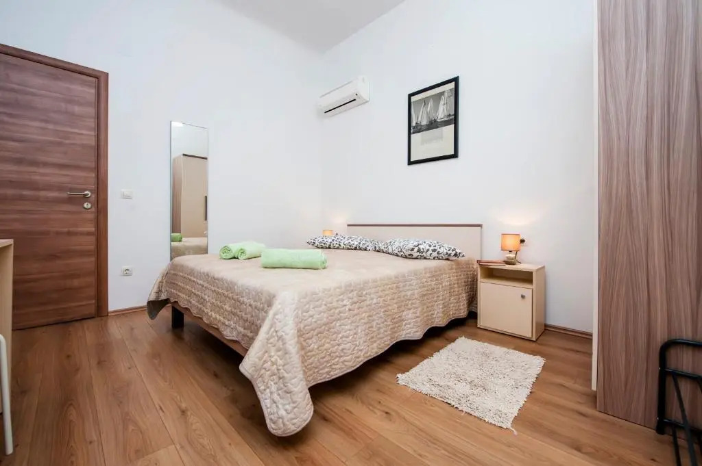 Apartments & Rooms Chiara