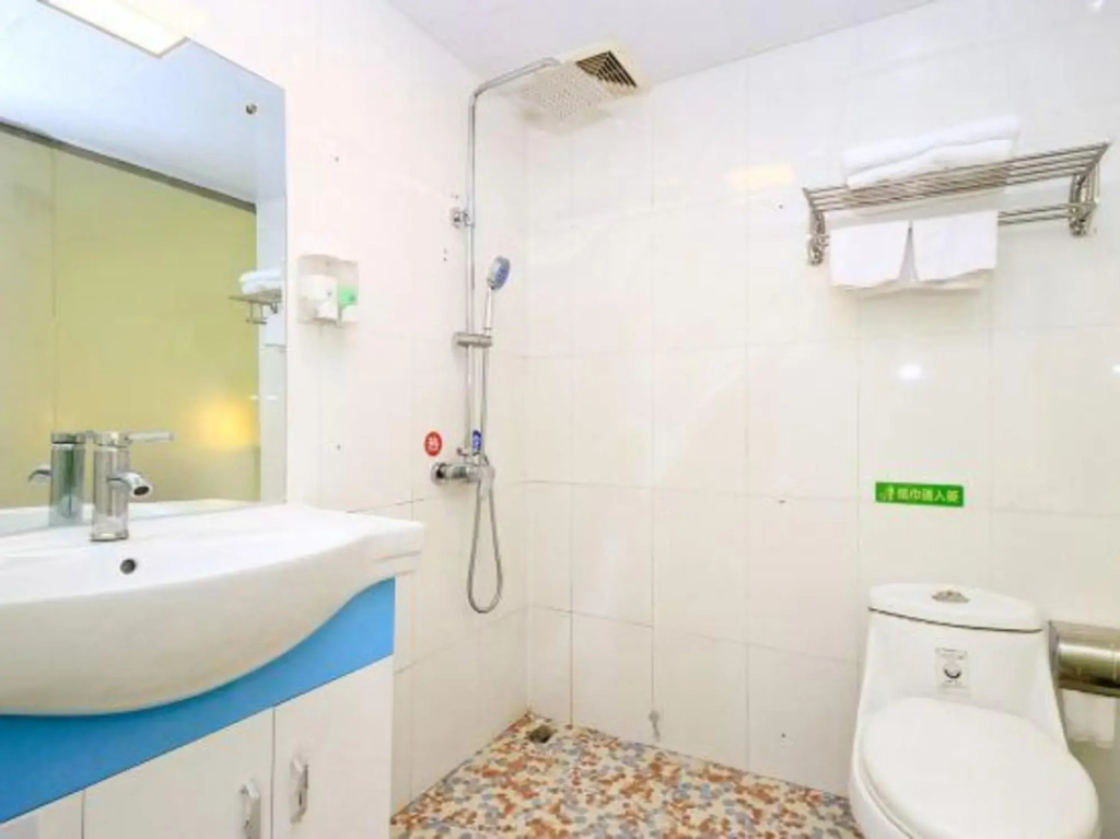 Shenzhen Huashang Hotel (Hongling Subway Station KKmall)