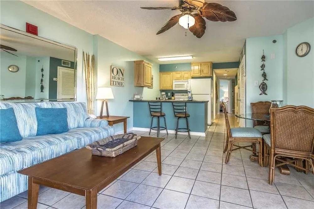 Tradewinds 108 - 1 Br condo by RedAwning