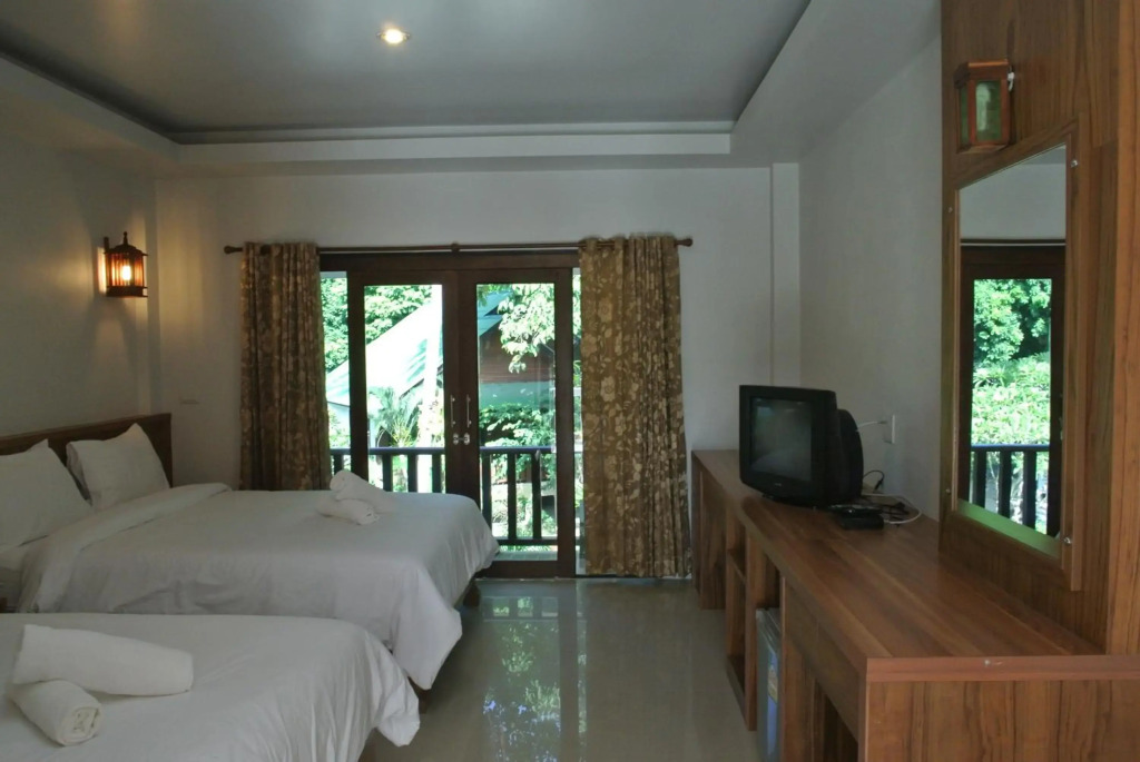 Macs Bay Resort
