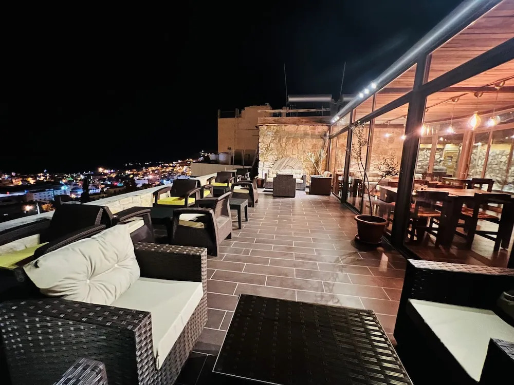 Ata Ali Hotel