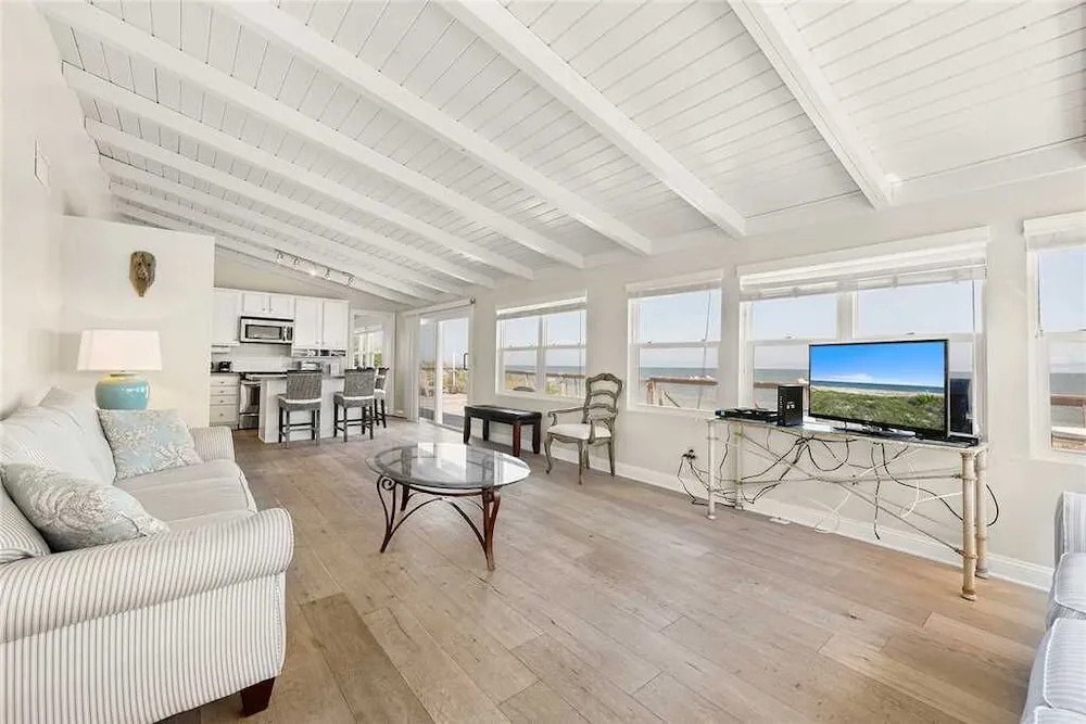 Coastal Charm, 2 Bedrooms, Ocean Front, Sleeps 6