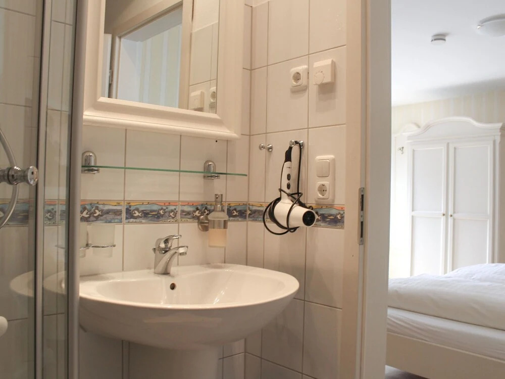 Bubbly Apartment in Warnemünde near Beach