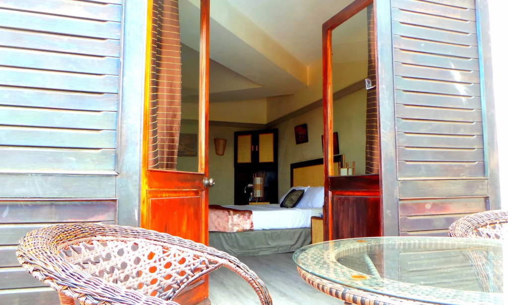 Le Gite du Bonheur Guest House & Car Rental