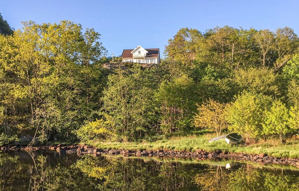 4 Bedroom Beautiful Home In Farsund
