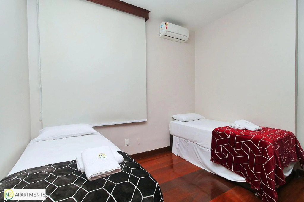 Enorme Sala e 3 quartos suite com vista frontal para o mar no posto 6 em Copacabana para ate 10 pessoas