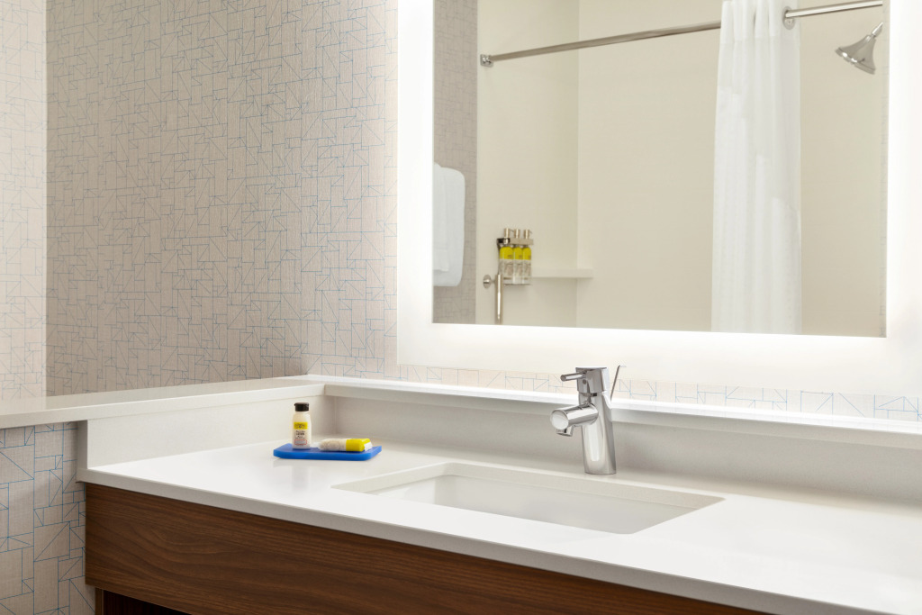 Holiday Inn Express & Suites - Beaver Dam by IHG