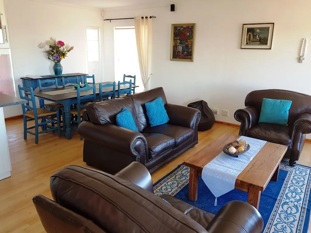 6 Pia's Place