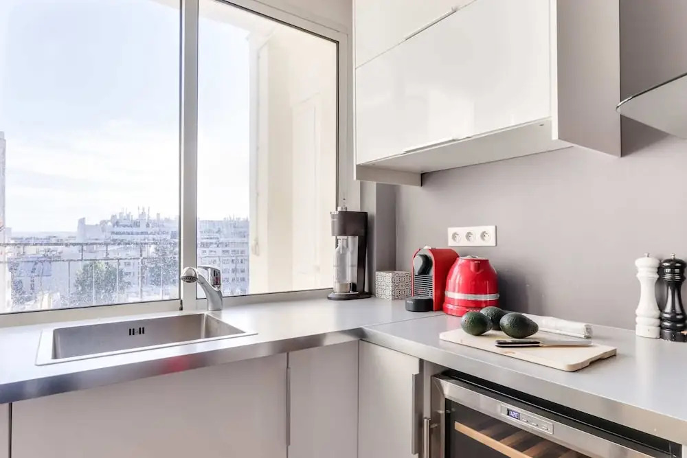 Eiffel Tower View Terrace Apartment