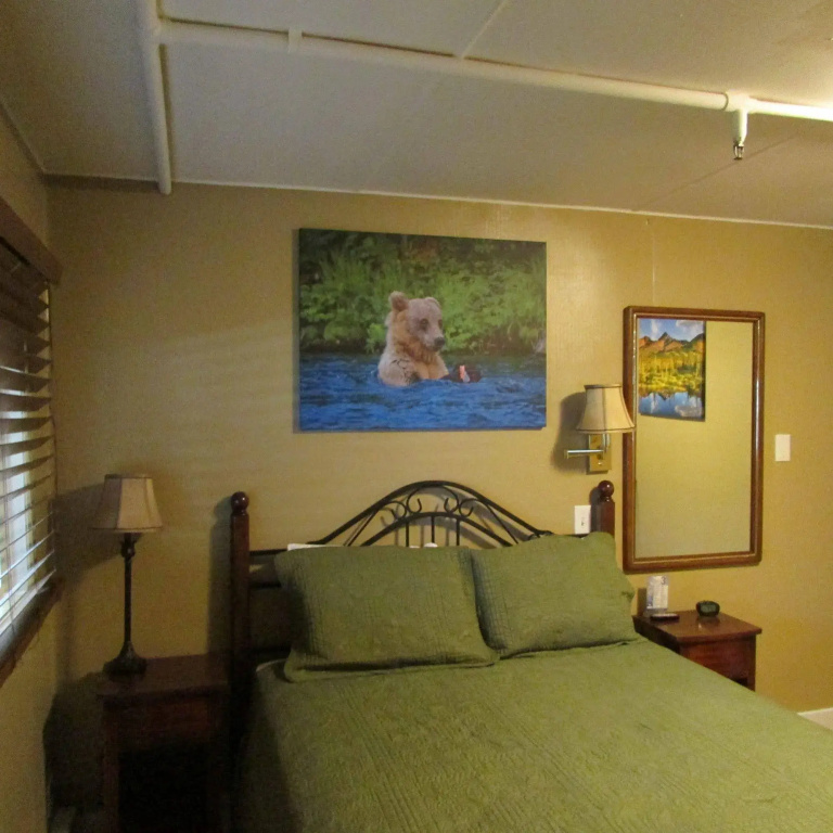 Creekwood Inn